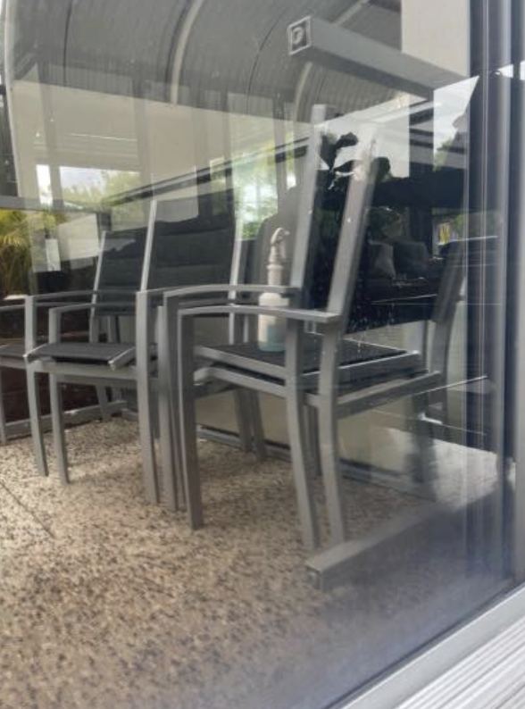 Sliding door after cleaning